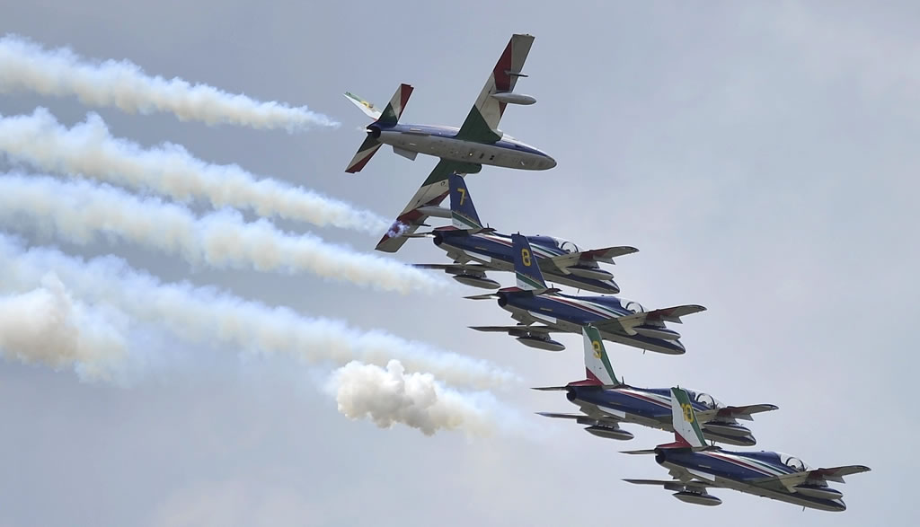 Frecce Tricolori Aermacchi MB-339 in flight